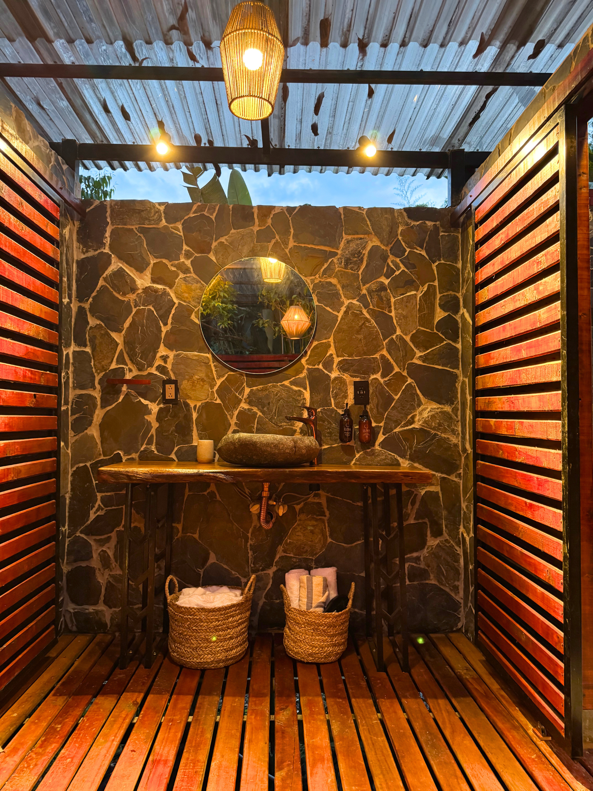 BAÑO HOBBIT DUPLEX LUNA GLAMPING